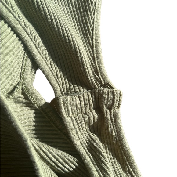 New Green bodysuit with snap. Large super cute - Picture 3 of 4